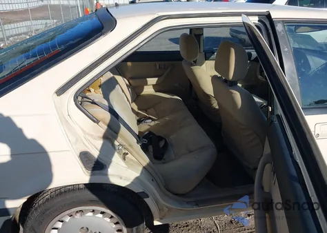 1988 Acura Integra Rs z USA, uszkodzony, nr VIN JH4DA1740JS005720